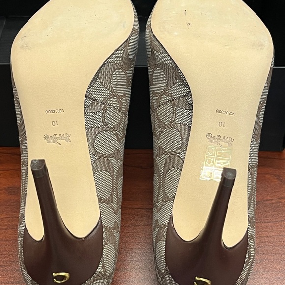 Coach Skylar Signature Pump - Picture 5 of 7